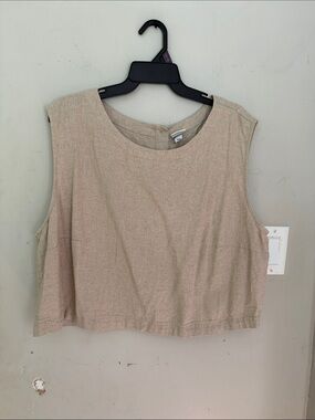 a new day Beige Sleeveless Cropped Tank Top